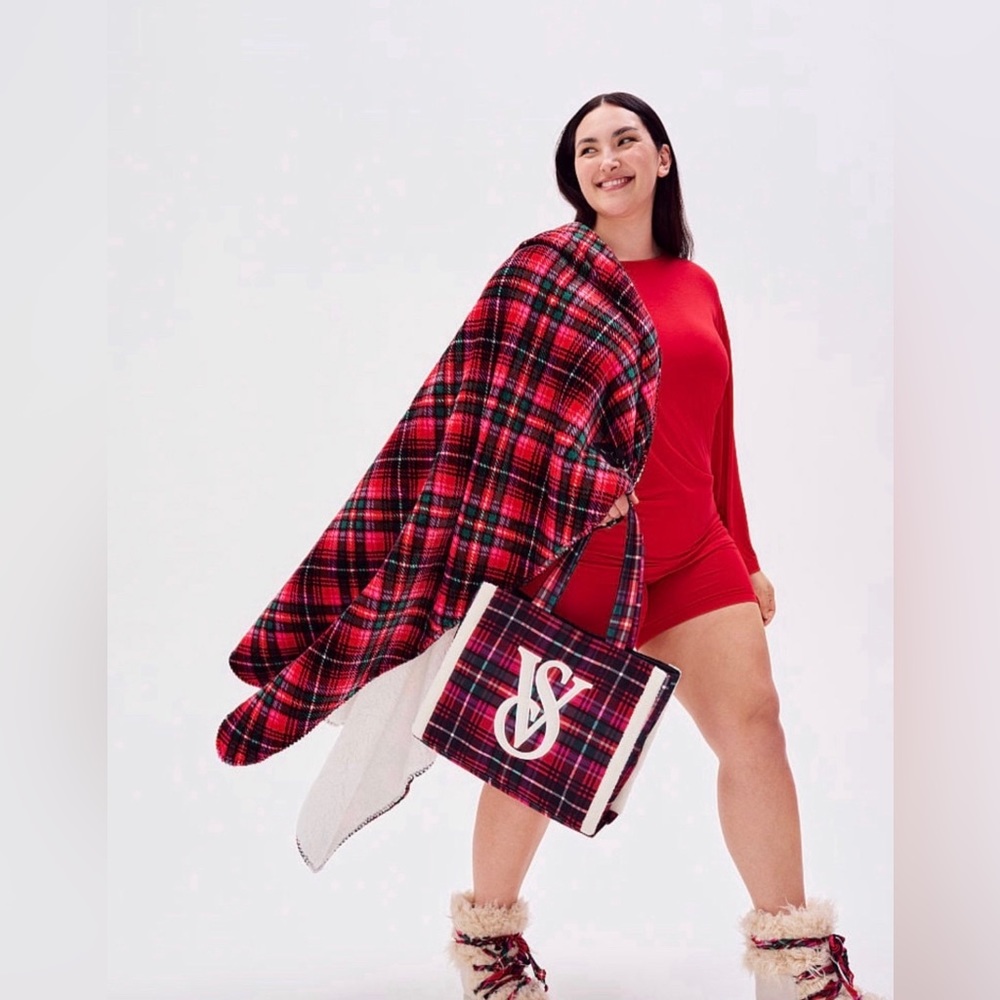 🎁❤️NWT VICTORIA'S SECRET Limited Edition Plaid Sherpa Tote & Blanket Set🎁❤️
